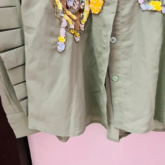 Swiss boss green shirt with heavy embroidery in the form of butterfly 🌸🌸 - Picture 6 of 8